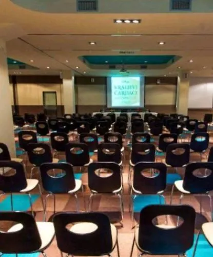 Kraljevi Cardaci Sadikovic Sa Garazom Daire *