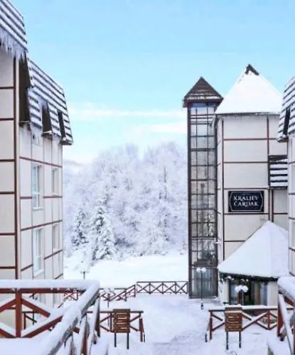 Kraljevi Cardaci Sadikovic Sa Garazom Daire *